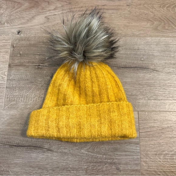 Aritzia Auxiliary Mustard Yellow Knit Beanie Faux Fur Pom Pom Wool Alpaca Blend - Picture 2 of 5
